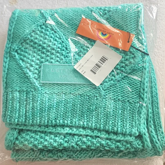 Kurt Geiger NWT Women's Green Metallic Scarf.  One Size - Picture 2 of 9